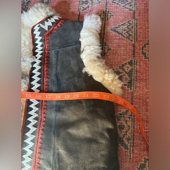 Vintage 70s Afghan Sheepskin Bohemian Vest - Picture 5 of 7
